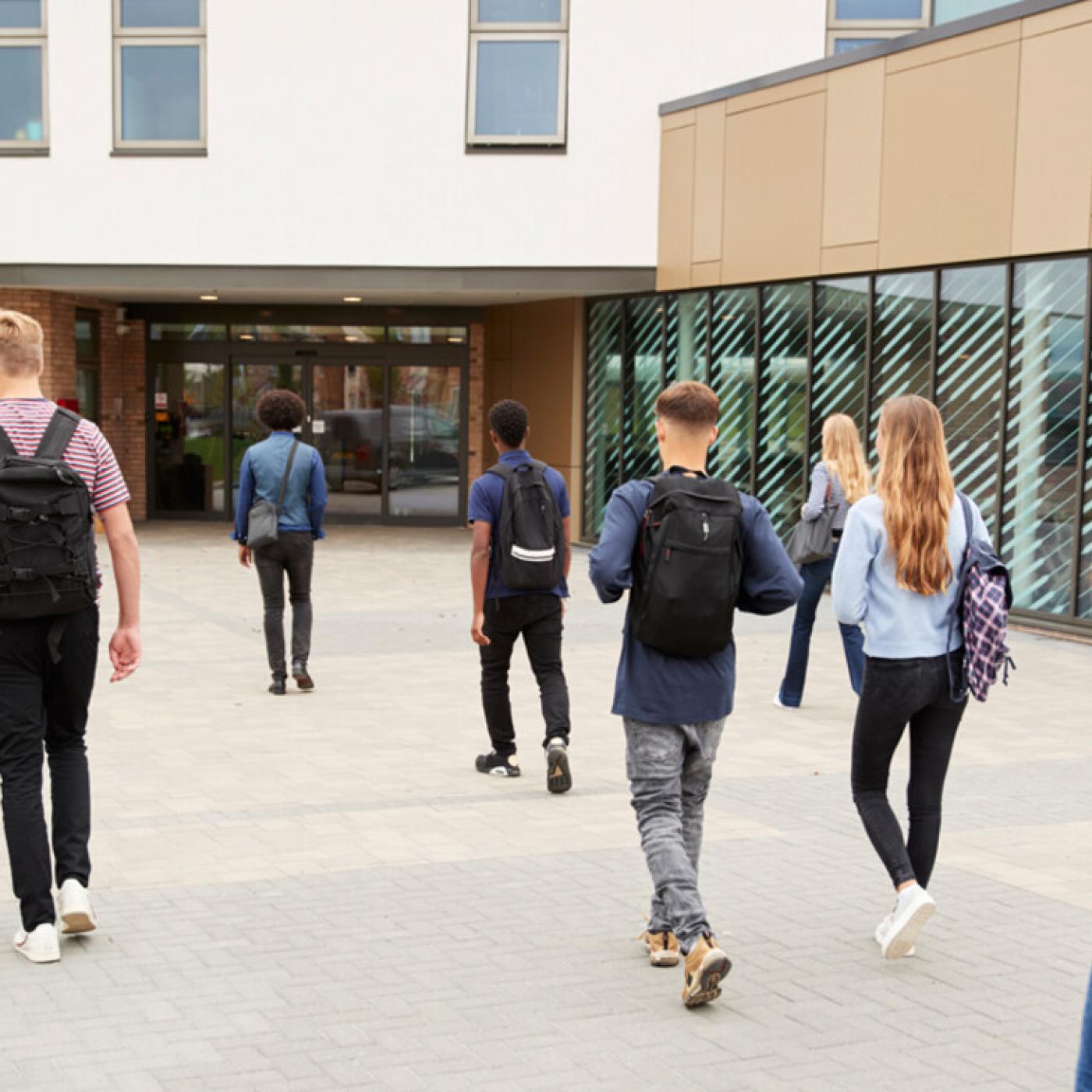 Le Dico des Rêves : Que signifie rêver qu&rsquo;on retourne au lycée ?