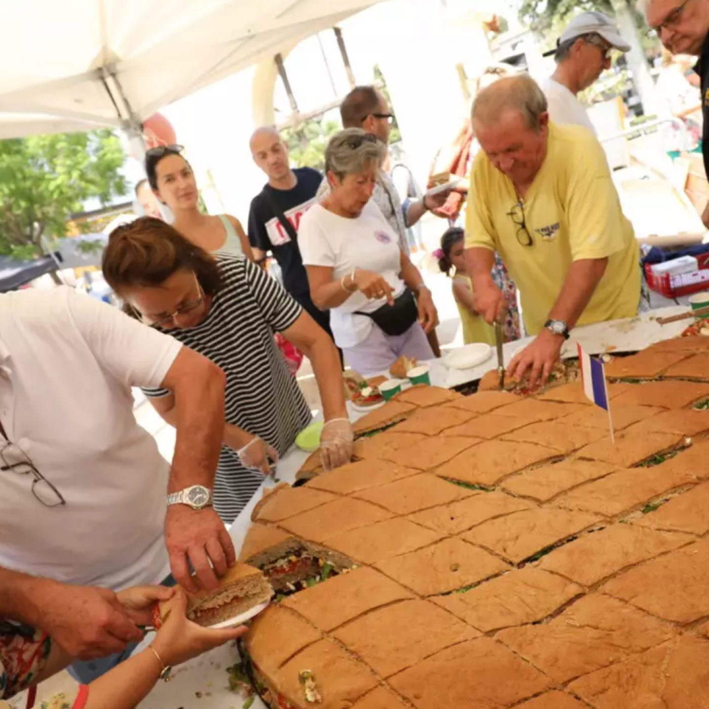 Antibes bat le record du monde du plus grand pan pagnat du monde et détrône Nice