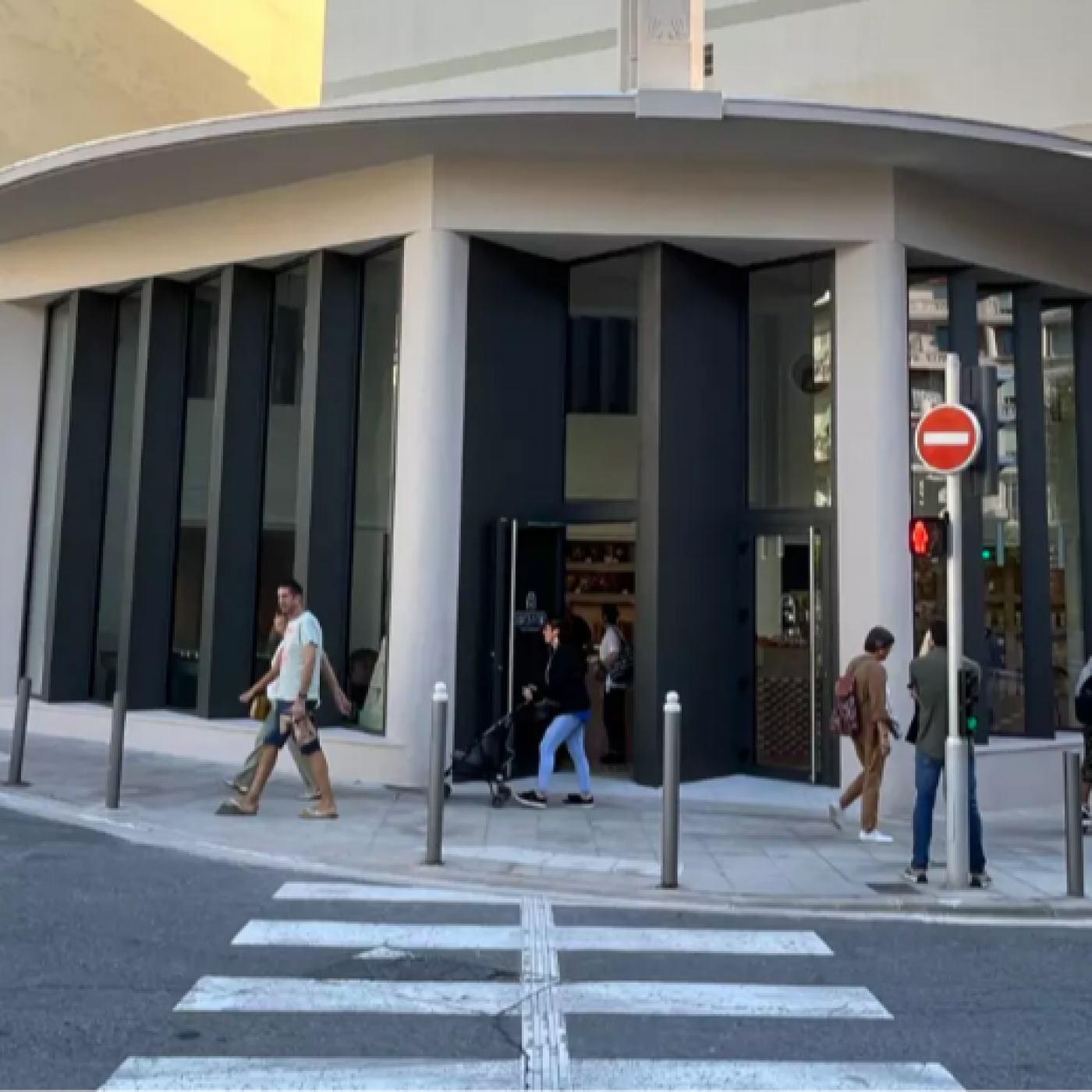 L&rsquo;épicerie « Les Petits Marchands » a ouvert ses portes place Max Barrel à Nice